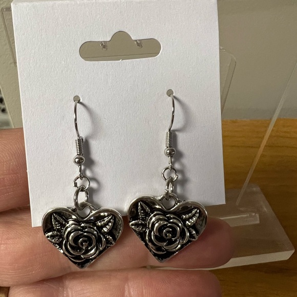 Silver Heart and Rose Dangle Earrings - Picture 3 of 3